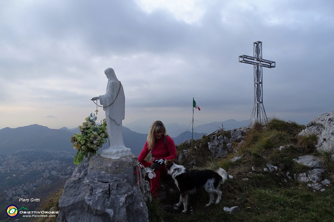 59 Alla bianca Madonnina con nuova croce di vetta in Cornagera.JPG